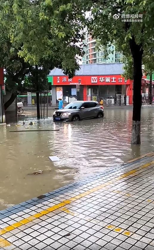 北上注意!珠海及中山发布暴雨红色预警,全市停课,深圳发布橙色预警(视频/组图) - 3