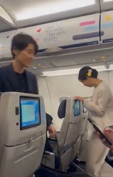 日本最美公主出国坐经济舱被偷拍，“睡颜照”全网疯传！网友心疼：花税金让她坐头等舱（组图） - 8
