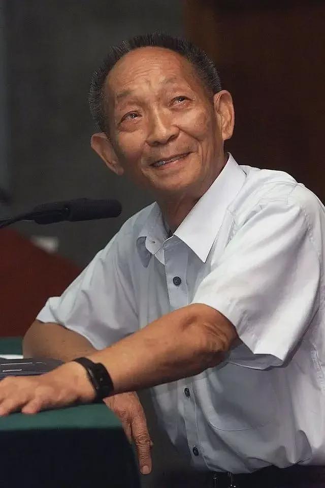 泪目!袁隆平墓前,非洲留学生带来一袋非洲大米(组图) - 19