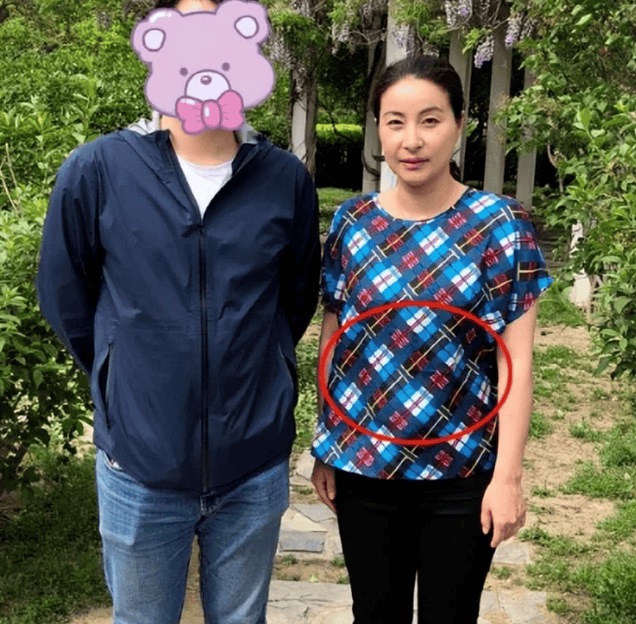 郭晶晶上海逛街！穿62元的鞋子，戴1块钱的头绳（组图） - 5