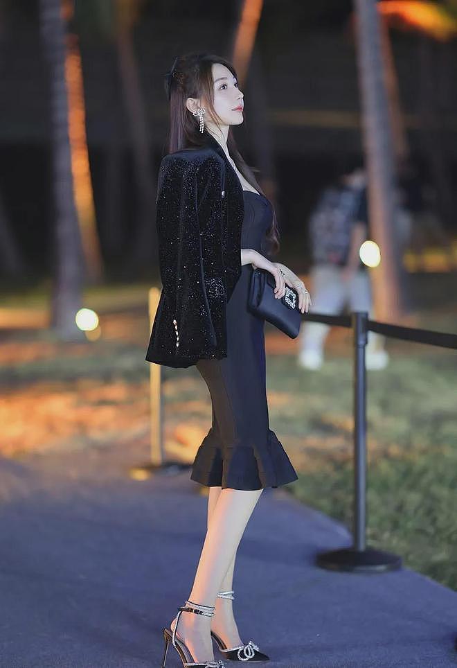 【美女】她是美女模特，也是足球宝贝，身材性感火辣，网友直呼吃不消（组图） - 20