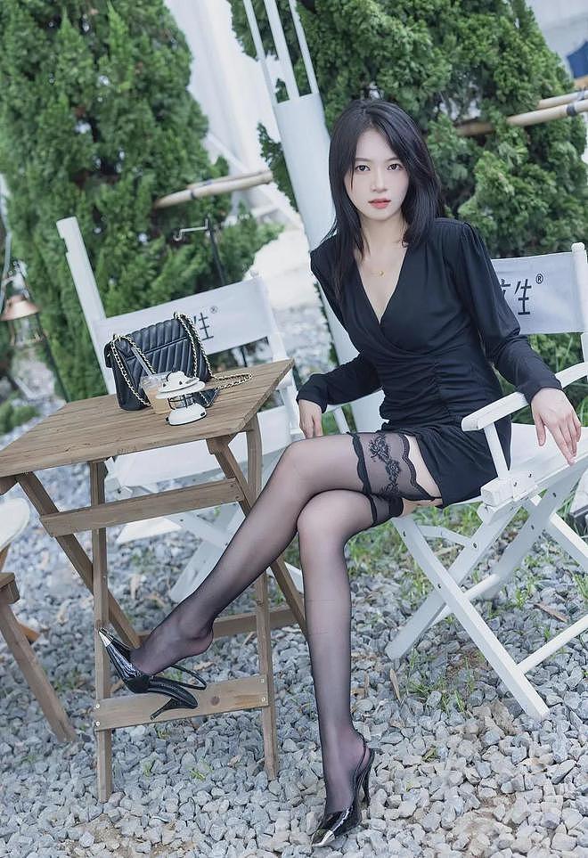 【美女】她是美女模特，也是足球宝贝，身材性感火辣，网友直呼吃不消（组图） - 24