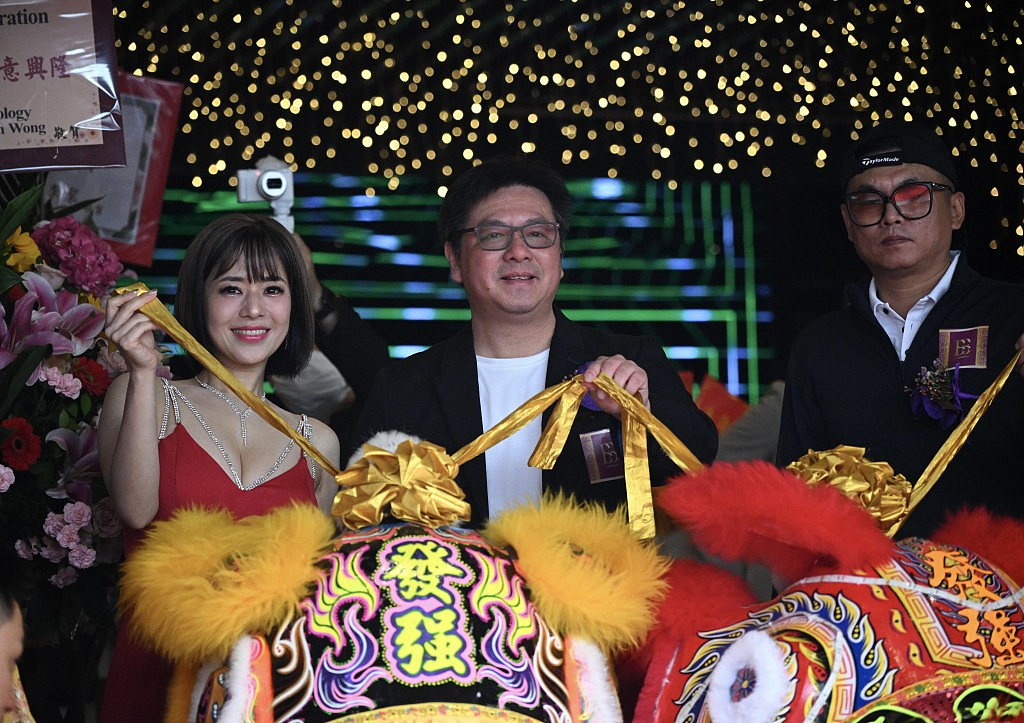 香港知名夜总会重开！苍井空性感亮相，港警当晚突袭抓人（组图） - 3