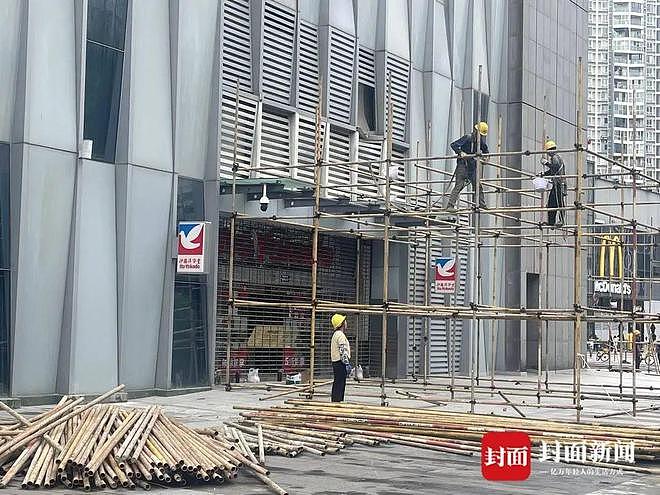 深圳一小区房屋沉降已疏散783人,亲历者:突然发生还以为是地震,有人喊房子歪了(组图) - 5