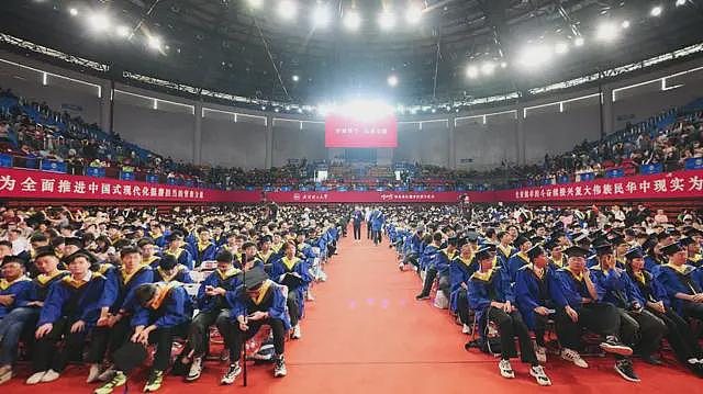 上万元购买一段名企实习，中国大学生正为付费求职灰色产业埋单（组图） - 1