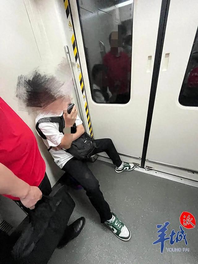 上海地铁宣布集中整治“板凳族”，有上班族称实在吃不消（组图） - 6