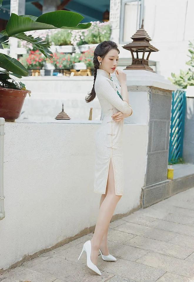 【美女】她是美女模特，也是足球宝贝，身材性感火辣，网友直呼吃不消（组图） - 18