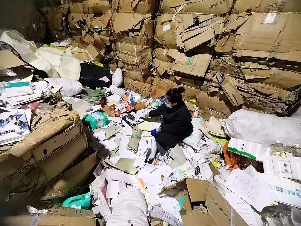他去世了，留下几十箱秘密（组图） - 11