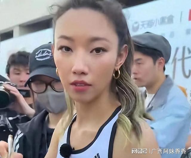 升学传闻沸沸扬扬，一言不发的那尔那茜，终于不再顾及所谓的体面（组图） - 32