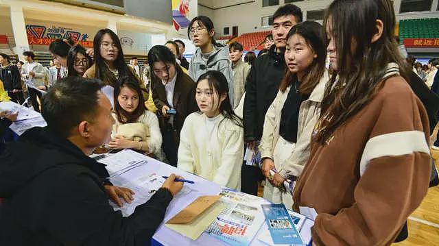 上万元购买一段名企实习，中国大学生正为付费求职灰色产业埋单（组图） - 4