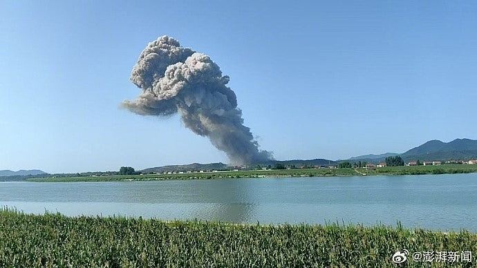 湖南临澧烟花厂爆炸增致9死26伤!现场升蘑菇云,民居玻璃被震碎(视频/组图) - 5