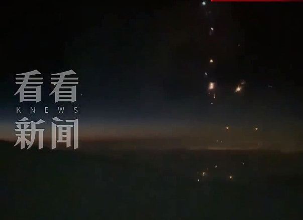 乘客惊问：这是导弹吗？中国网友搭机意外目击以伊空中激战‌（视频/组图） - 5