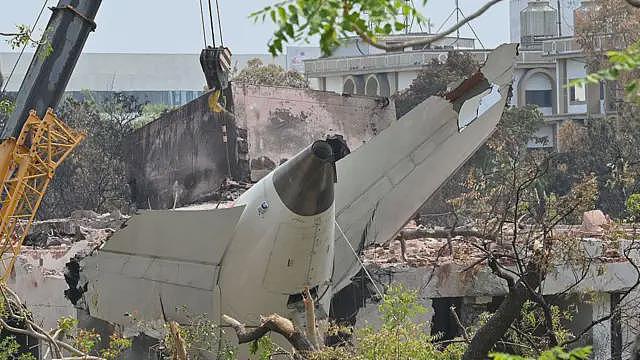 印航空难“黑盒子”录音开始被调查，同型号客机“技术原因”折返香港（组图） - 1