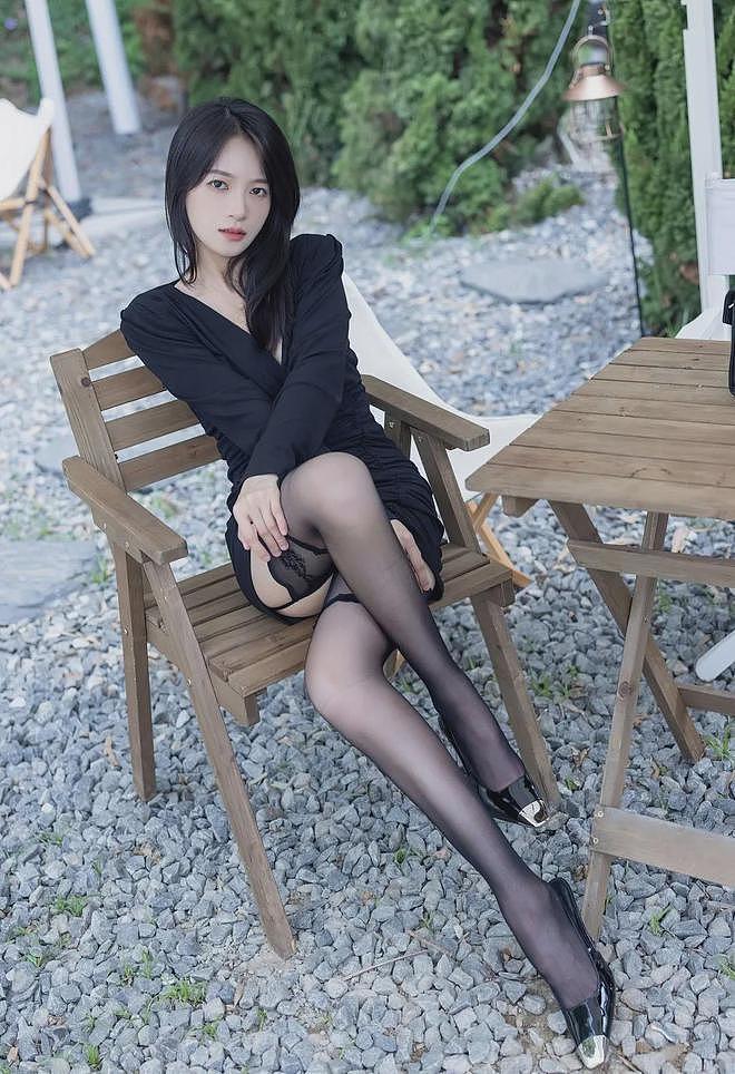 【美女】她是美女模特，也是足球宝贝，身材性感火辣，网友直呼吃不消（组图） - 23