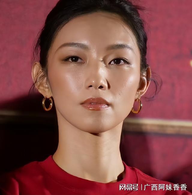 升学传闻沸沸扬扬，一言不发的那尔那茜，终于不再顾及所谓的体面（组图） - 17