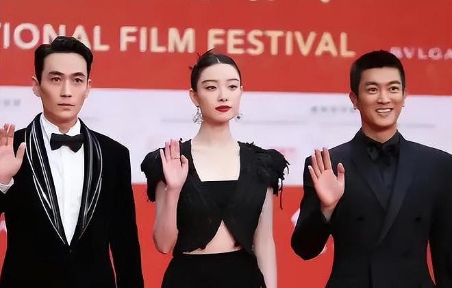 这一次，突然“变了面相”的章子怡，给所有离异女星“提了个醒”（组图） - 8