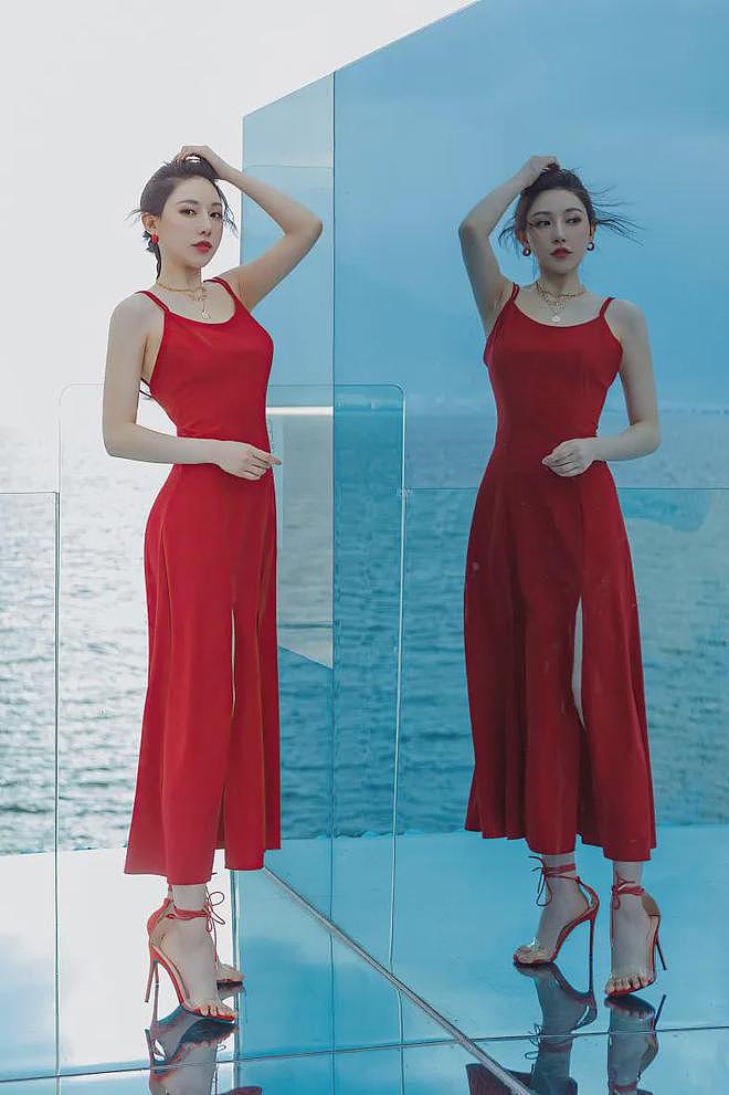 【美女】她是美女模特，也是足球宝贝，身材性感火辣，网友直呼吃不消（组图） - 16