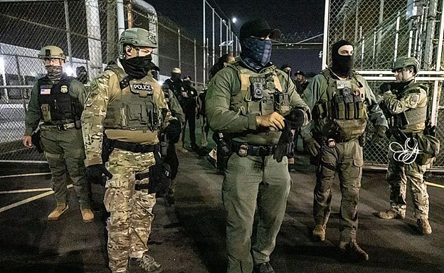 砸了！川普生日办阅兵全美大乱，遍地抗议示威！强硬下令：扩大驱逐行动（组图） - 8