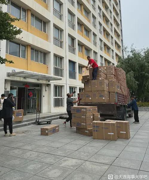 网传大连一高校为留学生更换空调，惹本校学生不满：旧空调都不给我们用（组图） - 2