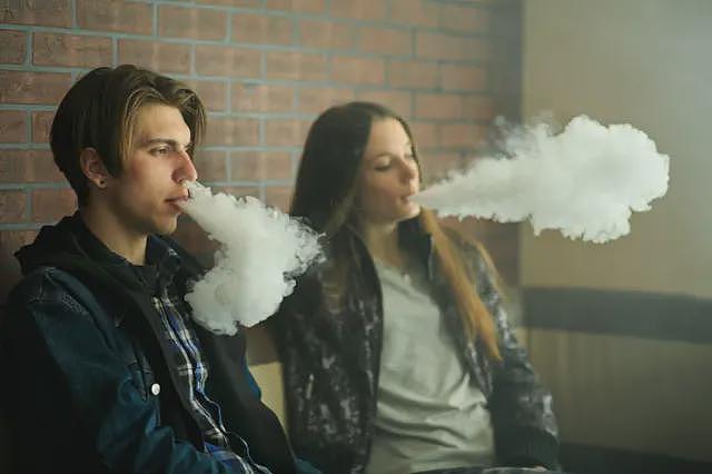 大量未成年人迷上电子烟，会有多危险（组图） - 2