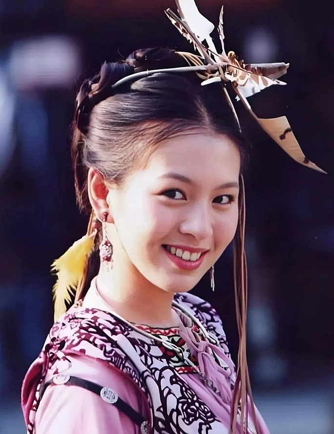 “童年女神”官宣结婚,被前任“害”到退圈,她终于反击了?(组图) - 5