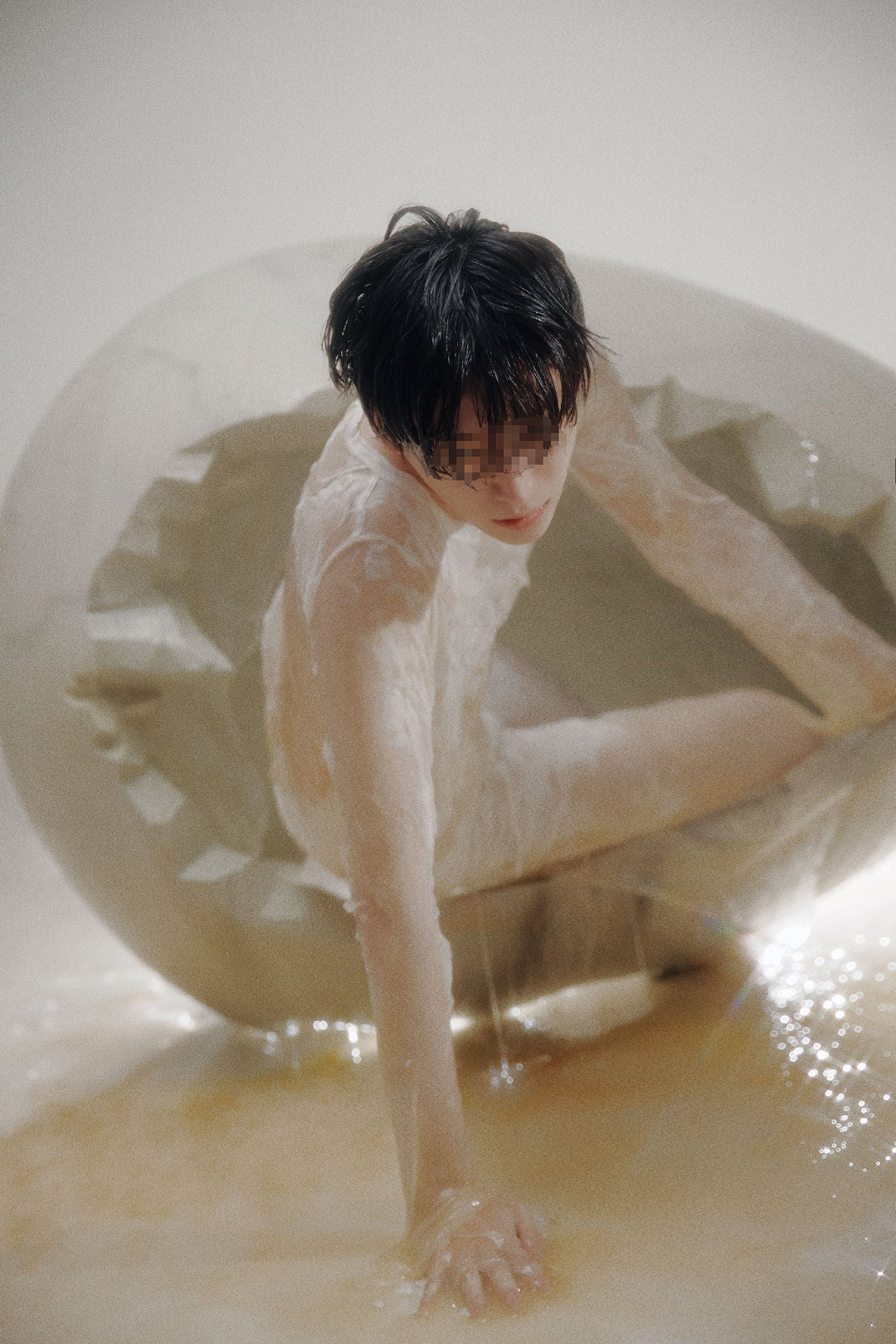 男团“破蛋风”海报，比曾毅“春宫表”还炸裂！（组图） - 8