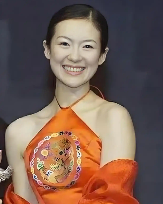 46岁章子怡，面相变了，事实证明，26年前张艺谋的忠告，拉了她一把（组图） - 7