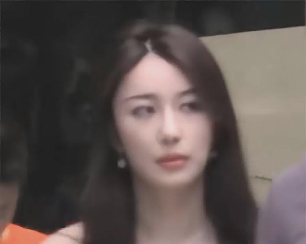 52岁杨坤恋情疑曝光，和大美女十指相扣回酒店，前女友已去世（组图） - 4