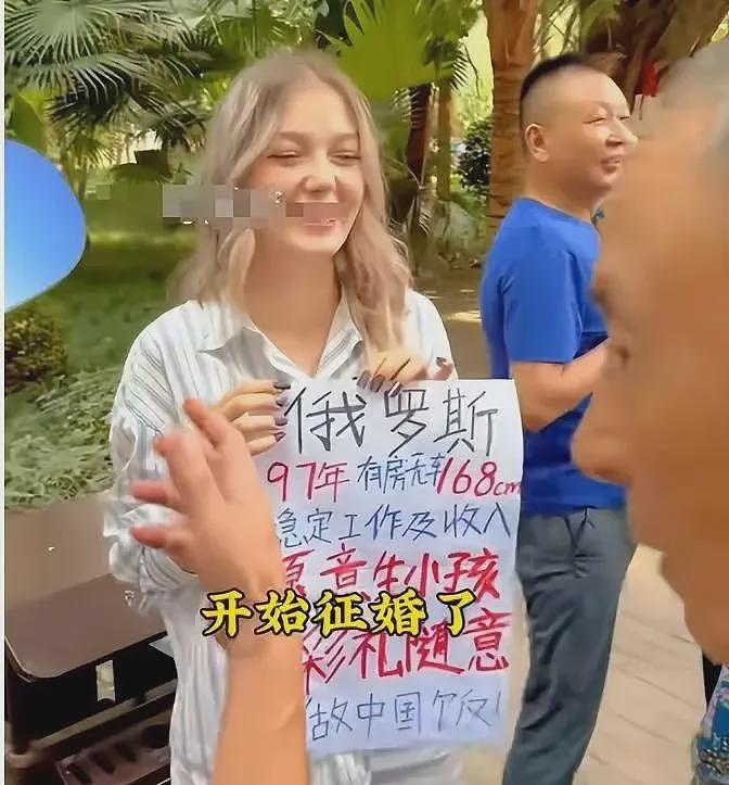 中国男孩成了香饽饽！大批洋妞涌入中国相亲角，“不收彩礼还会做饭”！大龄剩女怒了：滚出中国…（组图） - 4