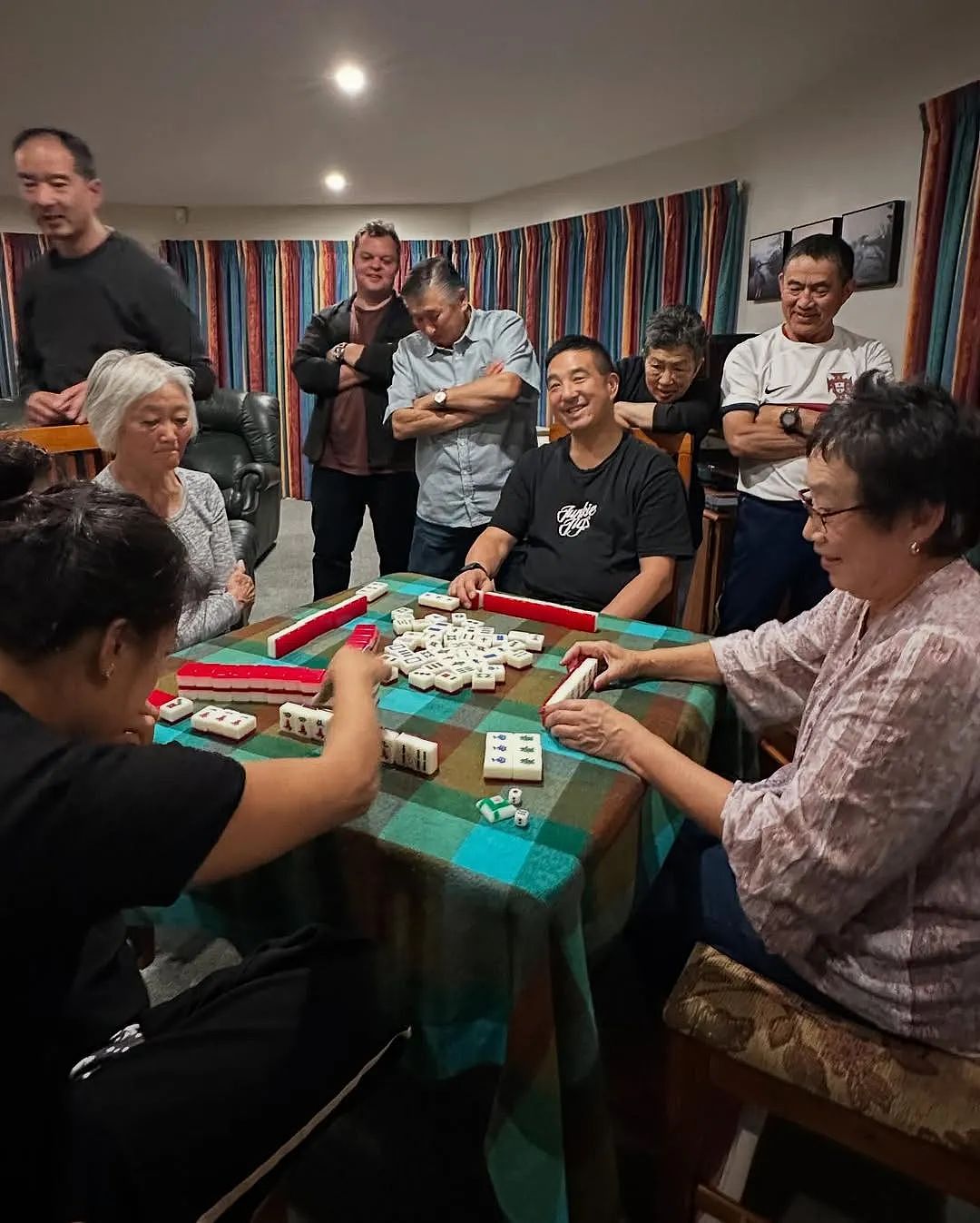 新西兰4代华人聚会名场面:一句中文不会说,麻将打得飞起(组图) - 9