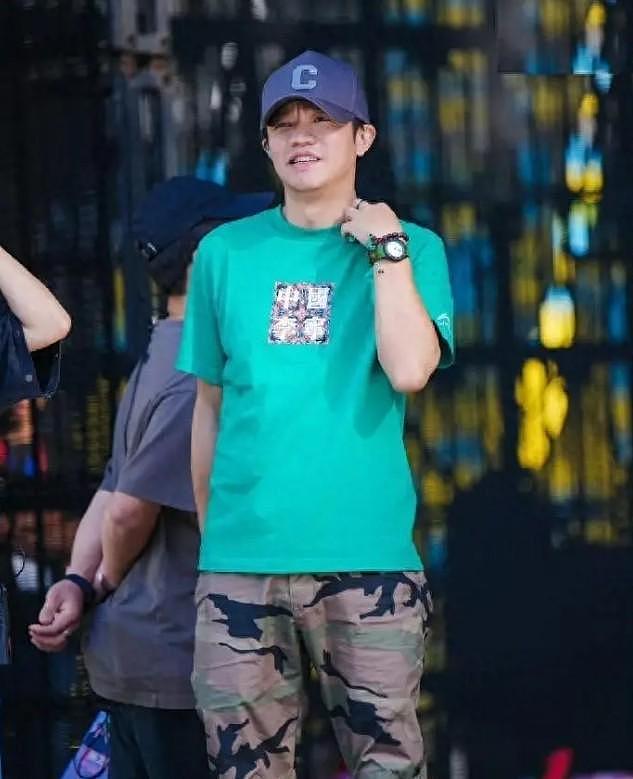 凤凰传奇曾毅戴争议手表惹众怒被翻旧账，玲花团队陷入舆论危机（组图） - 2