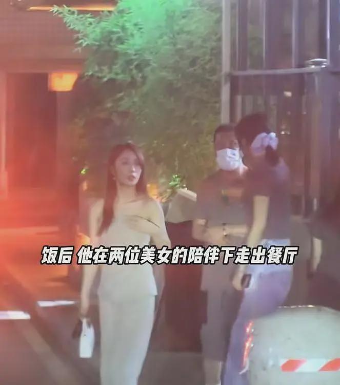 52岁杨坤恋情疑曝光，和大美女十指相扣回酒店，前女友已去世（组图） - 7
