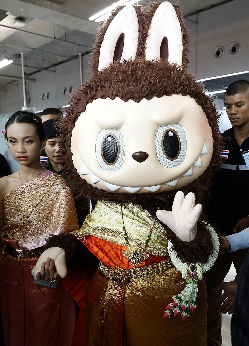 搞怪、叛逆、怪得可爱！Labubu真成顶流了，这个丑东西到底在红什么？（组图） - 2