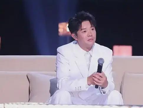 全是黑料？“手表风波”仅3天，曾毅越扒越有，这次玲花要窝心了（组图） - 26