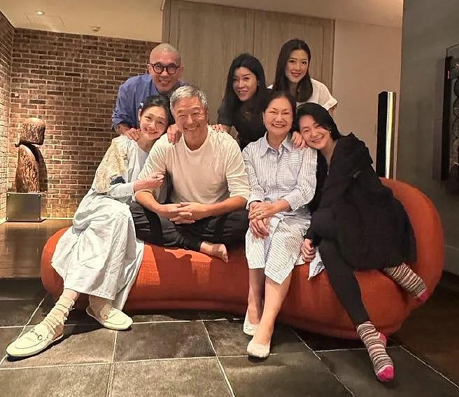 大S离世135天，S妈晒慈善照被质疑卖惨转移舆论！（组图） - 4