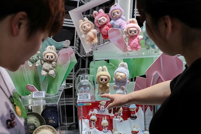 搞怪、叛逆、怪得可爱！Labubu真成顶流了，这个丑东西到底在红什么？（组图） - 4