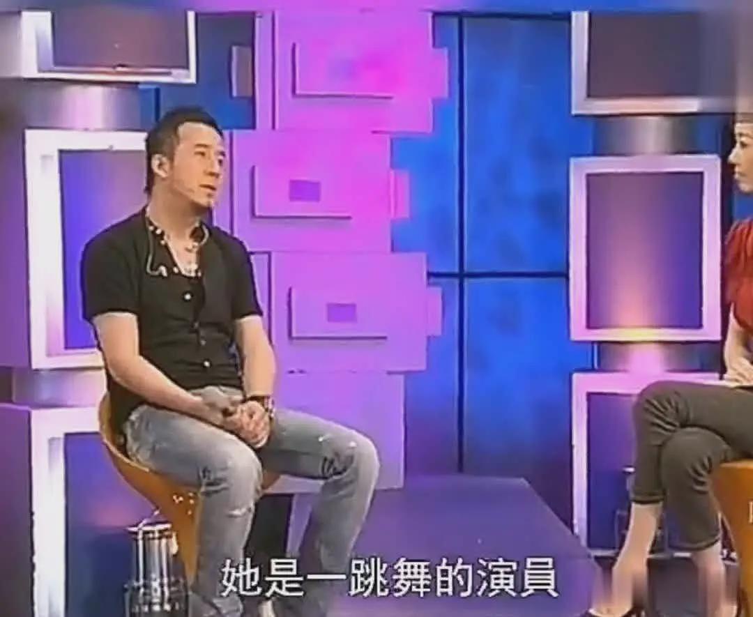 52岁杨坤恋情疑曝光，和大美女十指相扣回酒店，前女友已去世（组图） - 8