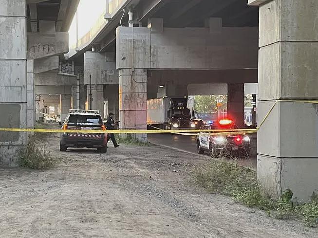怒斥“愚蠢“! 加国省长家遭4蒙面贼盗车! 多伦多宝马和劳斯莱斯被抢, 狂徒跳下17米高架(组图) - 8