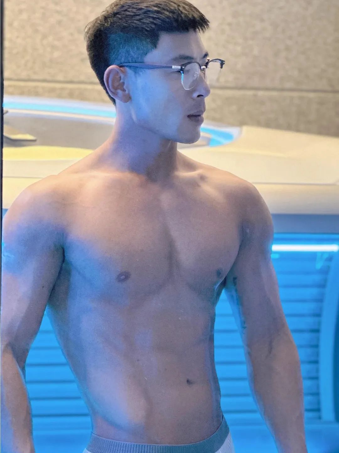 【帅哥】优质健身教练，轻熟黑皮肌肉小叔，身材一级棒的健体运动员（组图） - 8