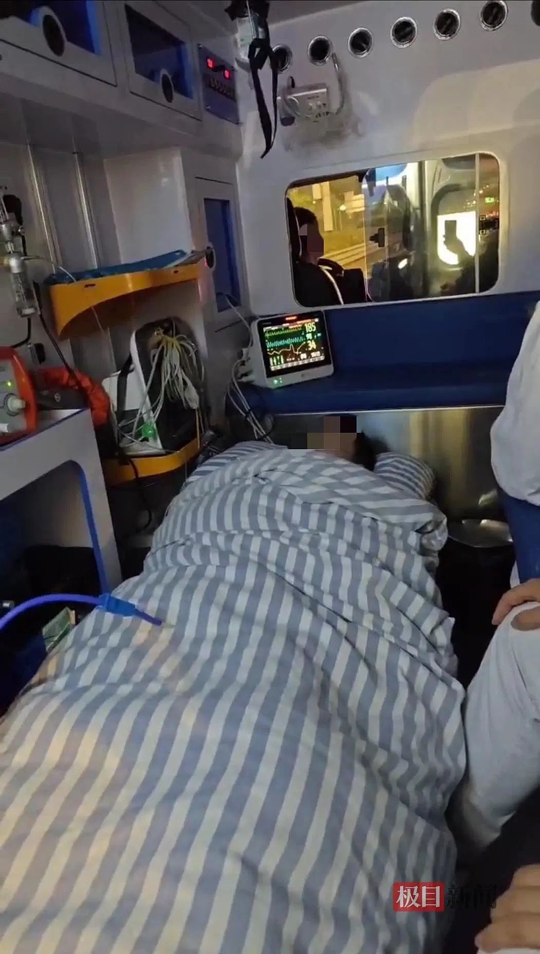 热搜第一！救护车转运重症儿童收费28000，家属： 能不能便宜点？（组图） - 4