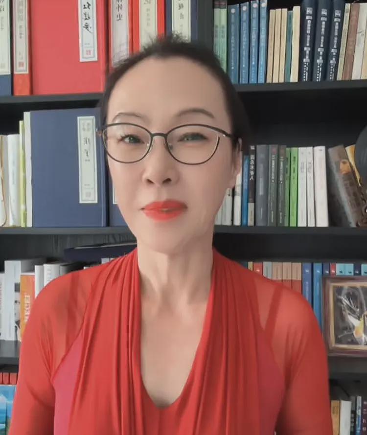 61岁李国庆被曝将二婚,女方长相优雅漂亮,和前夫育有两个女儿(组图) - 16