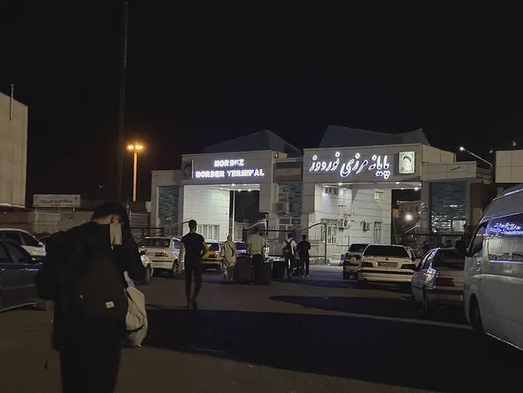 得知国家被袭，上海一伊朗旅游团分批回国！导游：我带过最伤心的团，生死面前都是小事（视频/组图） - 5
