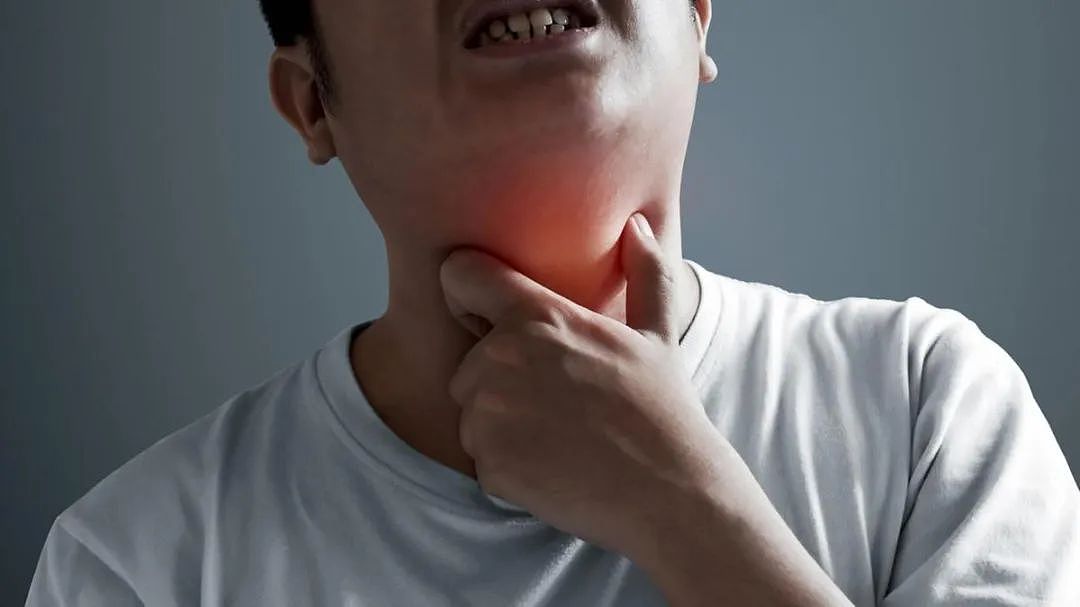 惊爆！新冠狂袭，大批加拿大华人病倒！刀片嗓+高烧狂咳，有人呼吸困难进急诊（组图） - 1
