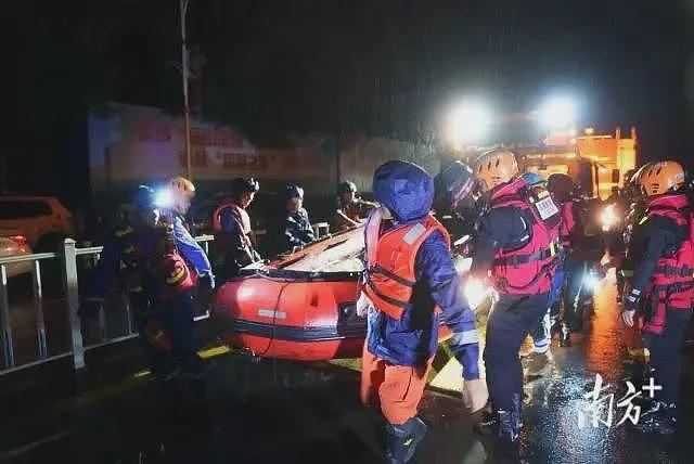 四次洪峰过境!广东怀集遭遇超百年一遇洪水(组图) - 6