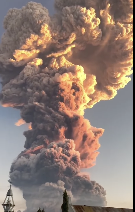 印尼火山爆发，火山灰直冲11公里高空！新航酷航多航班紧急取消（组图） - 4