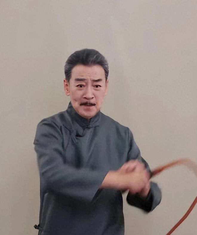 70岁寇振海谈与妻子20岁年龄差,比起忘年恋更愿意被称时光合伙人(组图) - 1