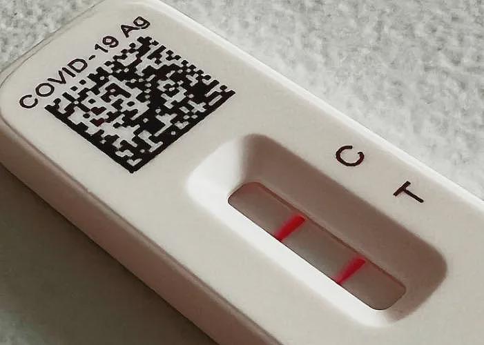 惊爆！新冠狂袭，大批加拿大华人病倒！刀片嗓+高烧狂咳，有人呼吸困难进急诊（组图） - 6