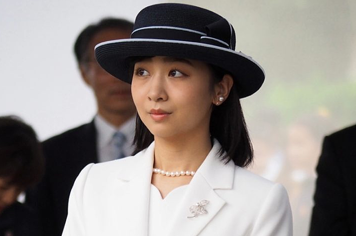 日本最美公主出国坐经济舱被偷拍，“睡颜照”全网疯传！网友心疼：花税金让她坐头等舱！（组图） - 3