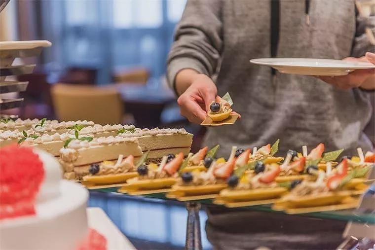中国高端餐饮客流大降,人心惶惶!老板:比疫情还狠(图) - 1