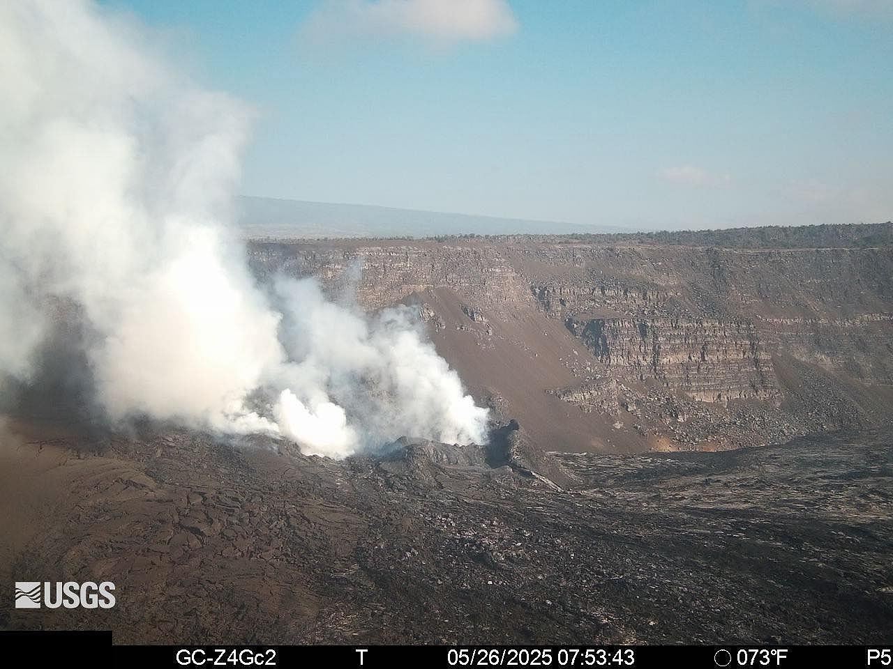 美国男游客冒险近距离观赏火山爆发不慎堕下，“树挡住”奇迹保命（组图） - 4